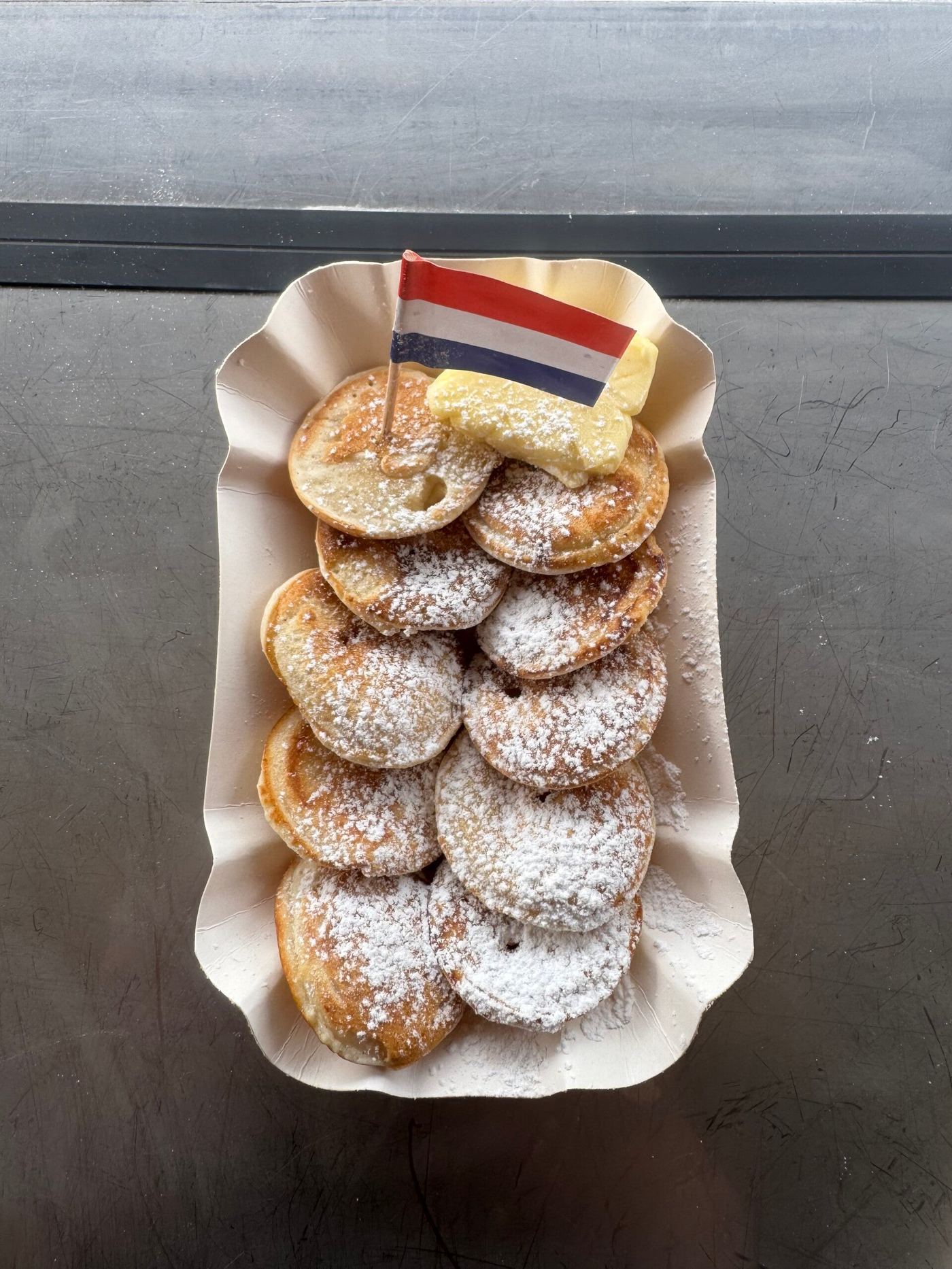 Klassieke poffertjes met poedersuiker