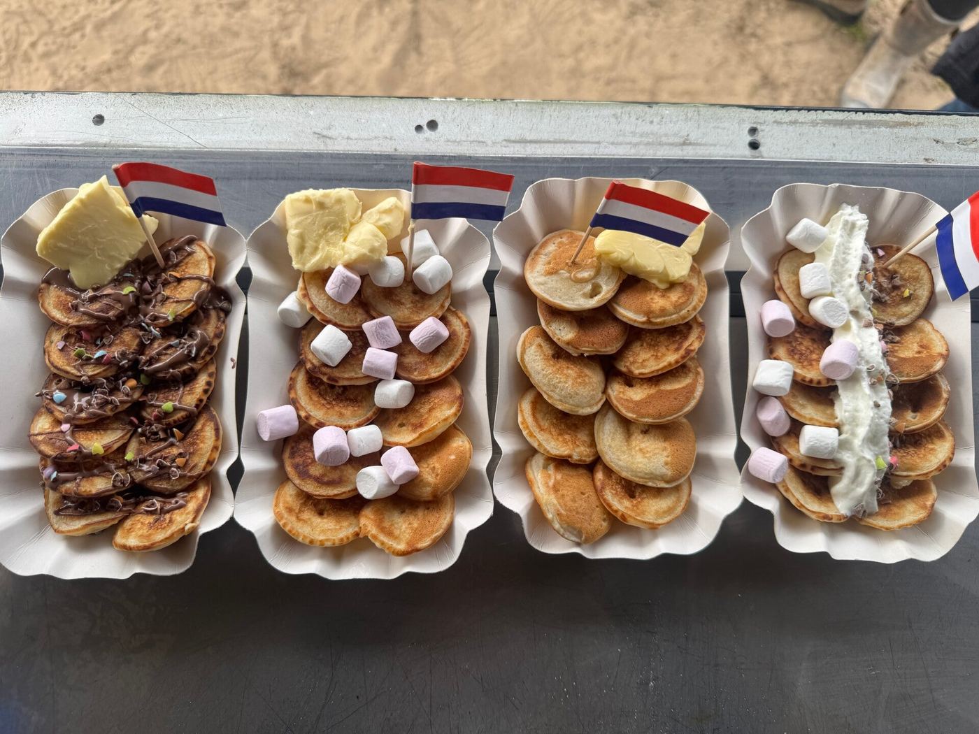 Poffertjes met verschillende toppings